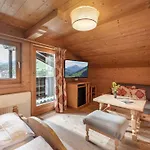 Alpen Glueck Lisa Garni