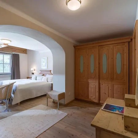 Alpen Glueck Lisa Garni מלון