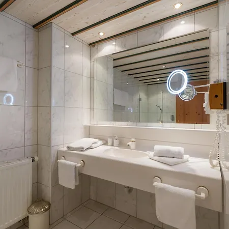 Alpen Glueck Lisa Garni 4*