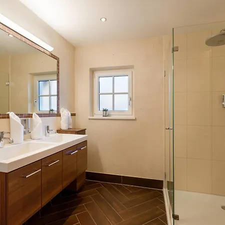 מלון Alpen Glueck Lisa Garni 4*