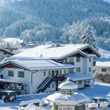 فندق Alpen Glueck Lisa Garni 4*