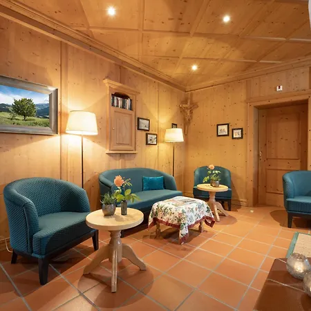 فندق Alpen Glueck Lisa Garni 4*