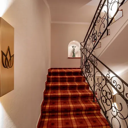 فندق Alpen Glueck Lisa Garni 4*