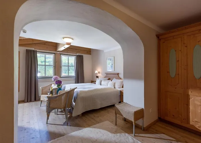 Alpen Glueck Lisa Garni מלון