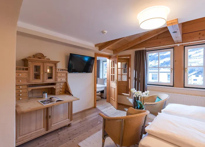 Alpen Glueck Lisa Garni מלון