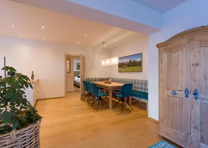 Alpen Glueck Lisa Garni