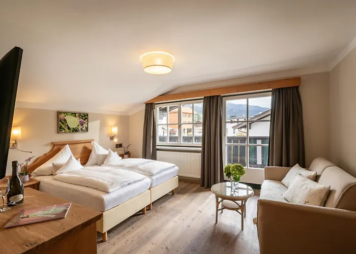 מלון Alpen Glueck Lisa Garni 4*