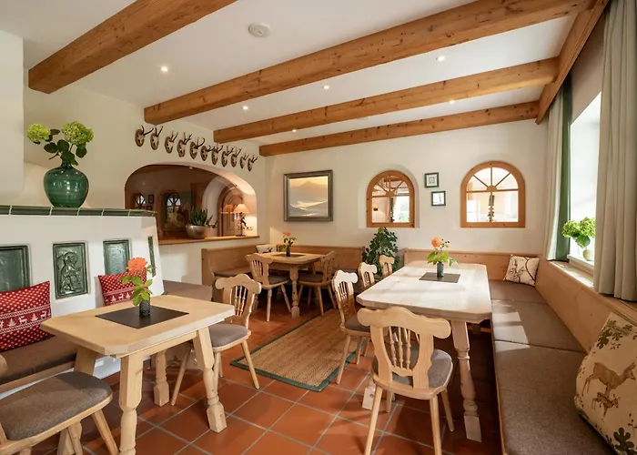 Alpen Glueck Lisa Garni