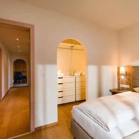 Отель Alpen Glueck Lisa Garni 4*