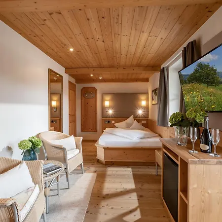 Alpen Glueck Lisa Garni Отель 4*
