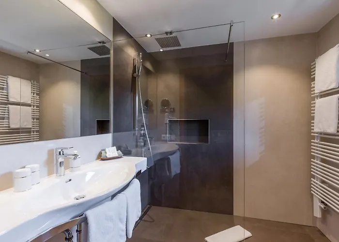 酒店 Alpen Glueck Lisa Garni 4*