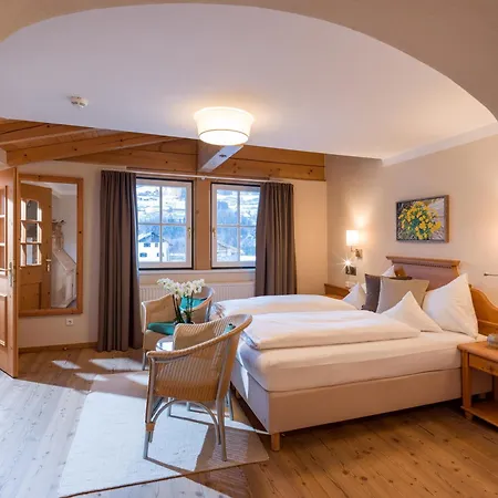 Hotel Alpen Glueck Lisa Garni 4*